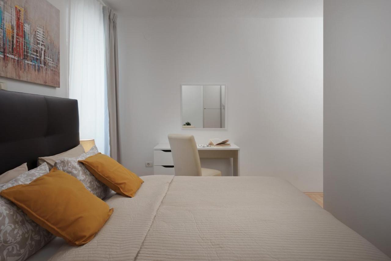 Apartma Antons *