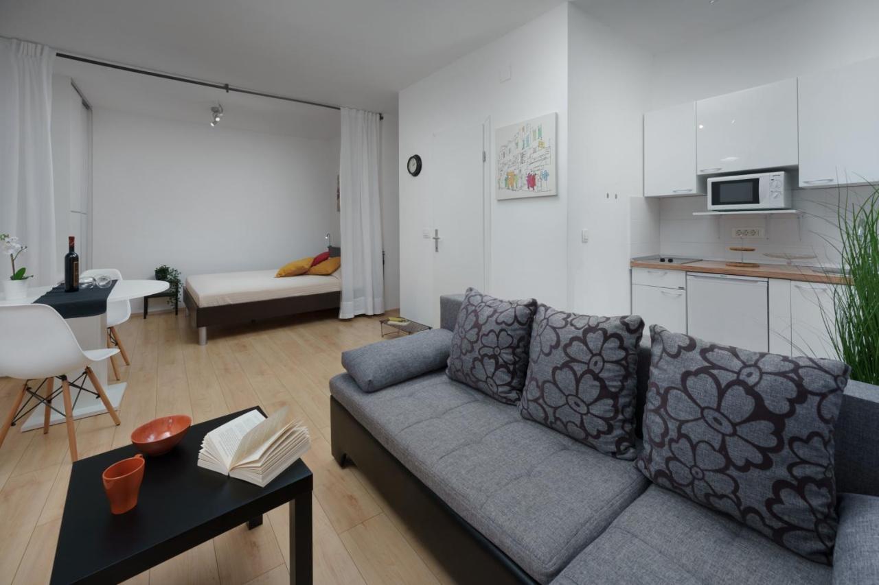 Apartma Antons *