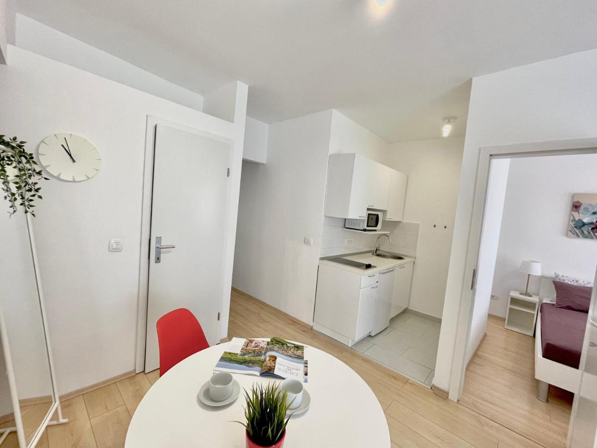 Apartma Antons *